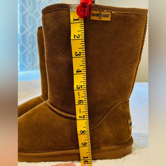 Minnetonka women’s Olympia Boots | Ugg like boots - Picture 10 of 10